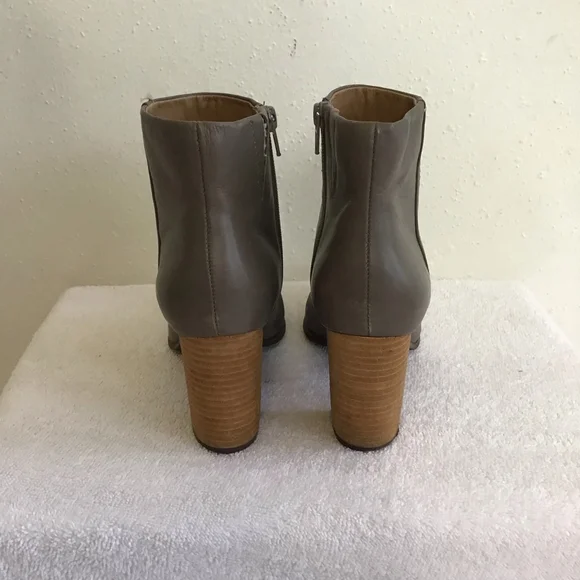 Vionic Women Stylish Gray Ankle Boots & Booties Size 8 with Brown Heels - Picture 5 of 10